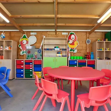 Fergus Club Pineda Splash