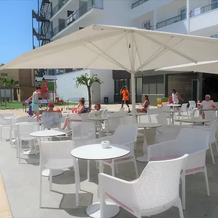 Fergus Club Pineda Splash