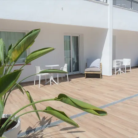 Fergus Club Pineda Splash